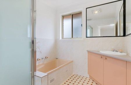 Spacious Family Living in a Premier St Clair Location - Photo 4