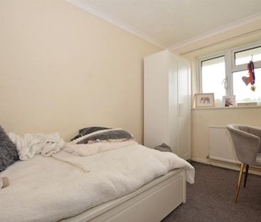 3 bedroom end of terrace house to rent - Photo 1