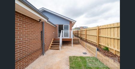 Modern Family Living in a Peaceful Wallan Location - Photo 4