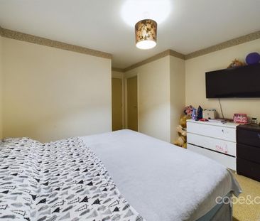 2 bedroom ground floor flat to rent - Photo 3