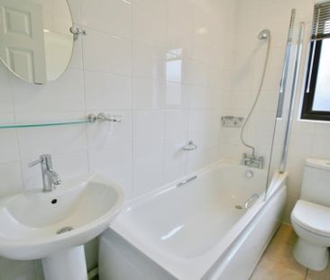 22 Derwent Close, S18 - Photo 3