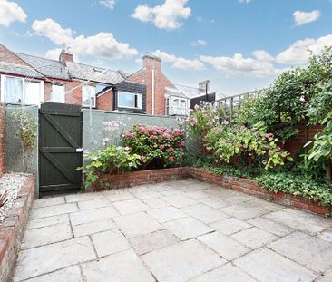 4 bedroom terraced house to rent - Photo 2