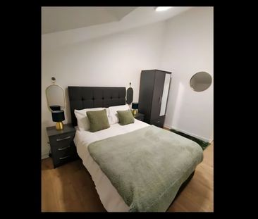 2 Bed Terraced House, Urlwin Walk, SW9 - Photo 2