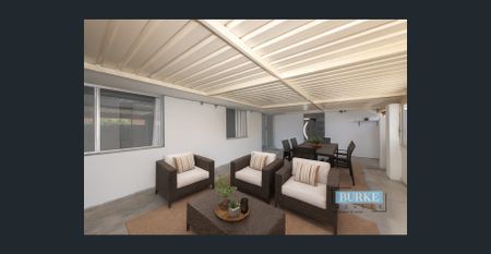 SPACIOUS FAMILY HOME - GREAT LOCATION! - Photo 5