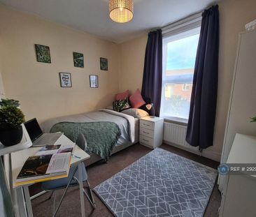 1 bedroom in a house share to rent - Photo 4