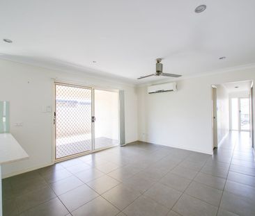 Large Family Home in Deebing Heights! - Photo 1