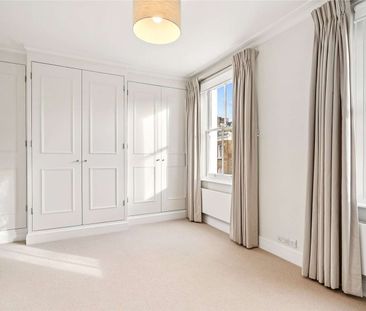 Beautifully finished throughout, this three bedroom townhouse is tu... - Photo 6