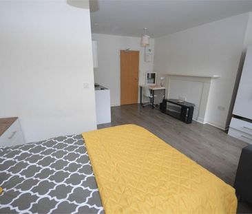 Studio to rent - Photo 6