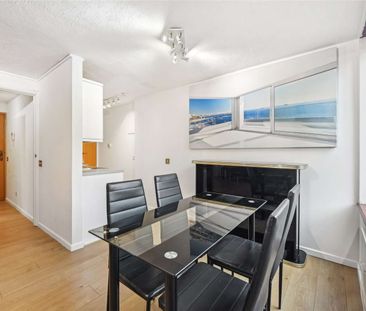 Situated in a secure development near St James's Park, London. This... - Photo 2