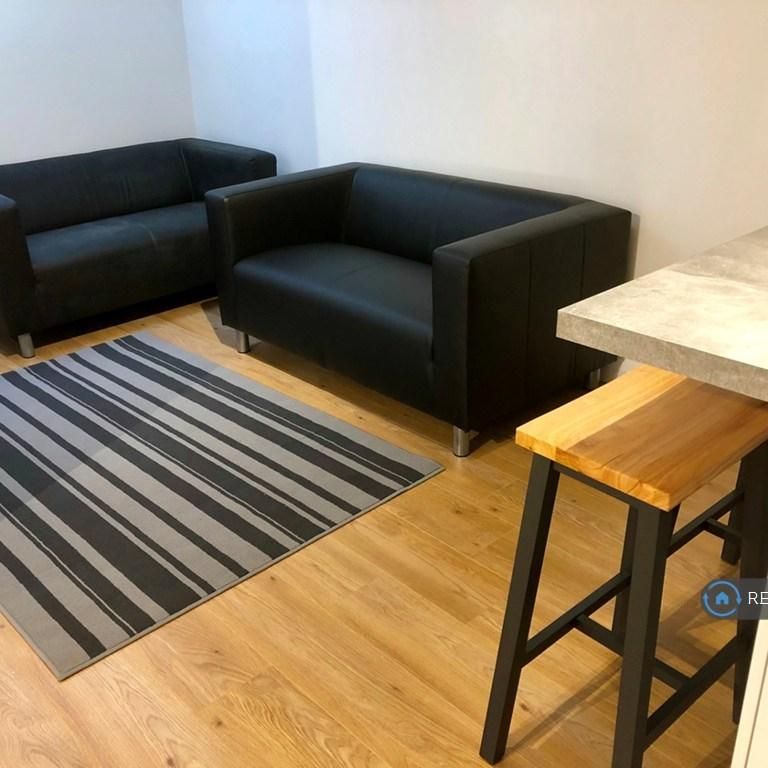 5 bedroom semi-detached house to rent - Photo 1