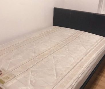 Room in a Shared Flat, Frensham Drive, SW15 - Photo 1