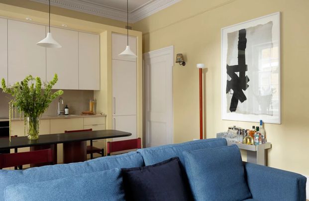 A lateral, one bedroom apartment in central Marylebone offering hotel-style services. - Photo 1