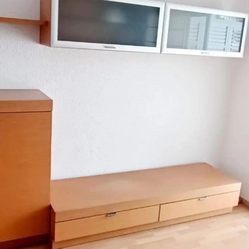 Piso de alquiler en Passeig de la Marina, 275, Baixador - Photo 1