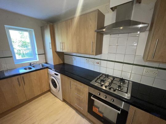 2 bedroom ground floor flat to rent - Photo 1