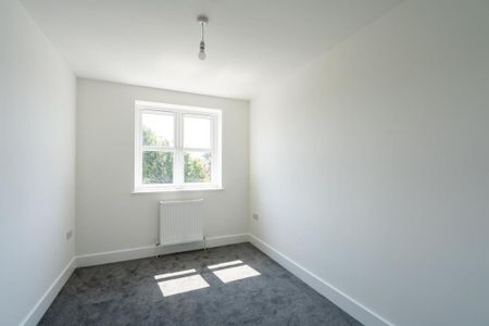 4 bedroom detached house to rent - Photo 5