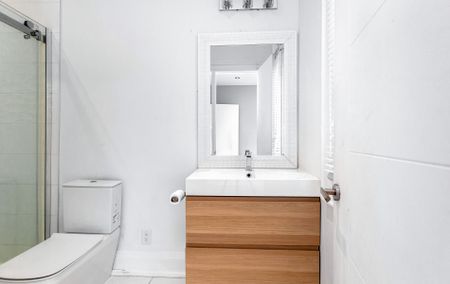 For Lease - 1050 Caven Street, Mississauga, Ontario - Photo 3