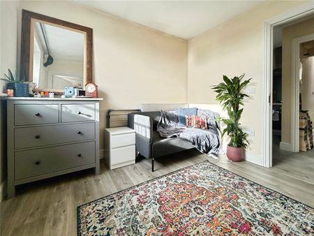 High Street, Egham, Surrey, TW20 9ED - Photo 3