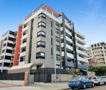 Modern Two-Storey Apartment in Liverpool CBD - Photo 5