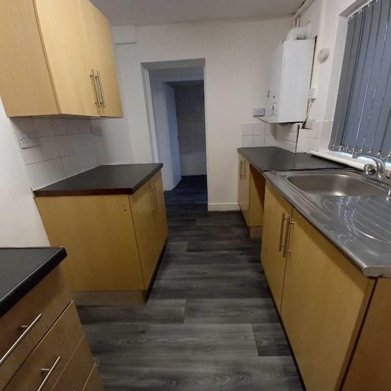 3 bedroom terraced house to rent - Photo 1