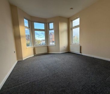 Two bedroom First Floor Flat located at main high road ilford-£1800 - Photo 6