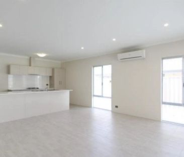 SPACIOUS FAMILY HOME - Photo 4