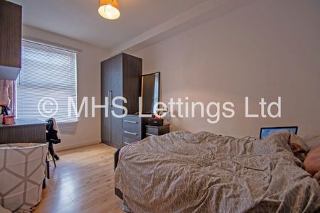 4 Bedroom Mid Terraced House for rent in Harold Terrace - Photo 5