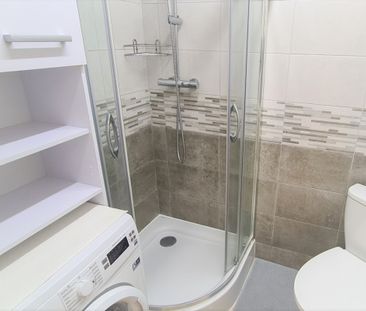 Funkcjonalne mieszkanie blisko stacji metra - Photo 4