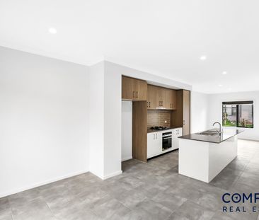 3 Cumin Way, Cranbourne East VIC 3977 - Townhouse For Rent | Domain - Photo 3