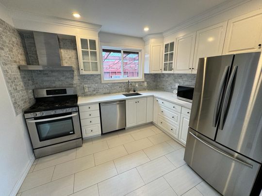 For Lease - 17 Avis Crescent Unit# Main, Toronto, Ontario - Photo 1