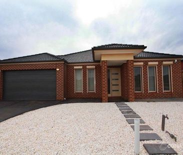Spacious Family Home in Brookfield - Photo 5