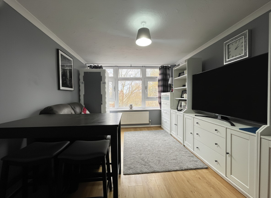 1 bed flat to rent in Tudor House, South Lynn Crescent, Bracknell, Berkshire, RG12 7LN - Photo 1