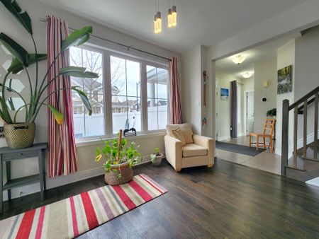 For Lease - 10 Sweetbay Circle, Stittsville - Munster - Richmond, Ontario - Photo 3