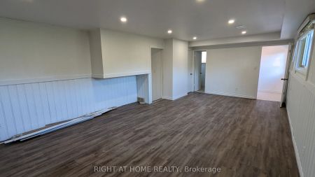 43 glenayr Place #Lower Unit - Photo 3