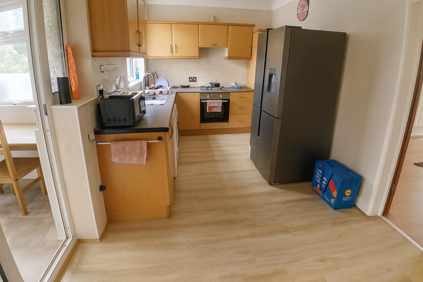 1 bedroom in a house share to rent - Photo 1