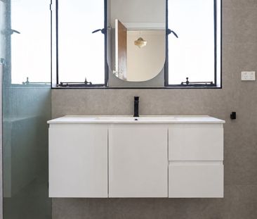 Spacious Five-Bedroom Family Home in Balwyn North - Photo 5