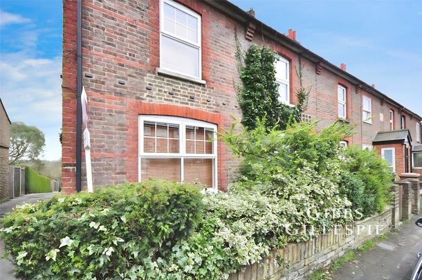 3 bedroom terraced house to rent - Photo 1