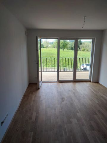 Top Gelegenheit - wohnen am Land und doch stadtnah! 2-Zimmer-Wohnung mit möblierter Küche und gemütlicher Terrasse am Stadtrand von Ried - Photo 2