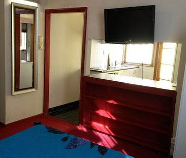 Charming Studio Apartment for Rent - Photo 2
