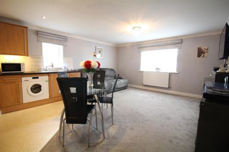 Dorchester Road, Upton - Photo 2