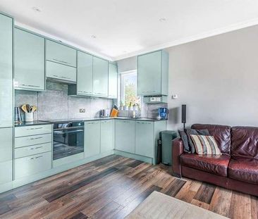 St Annes Court, Dukes Ride, Crowthorne, RG45 - Photo 5