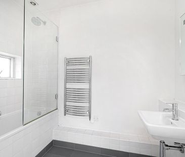 3 bedroom apartment to rent - Photo 6