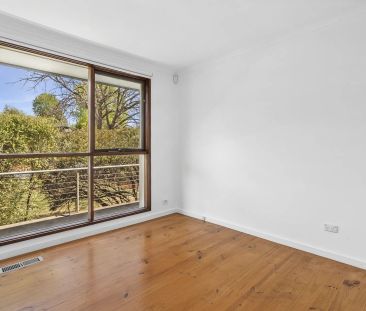 Family Comfort and Convenience in the Heart of Hawker - Photo 2