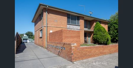 Two Bedroom Apartment - Photo 3