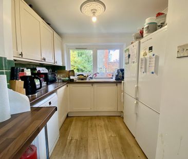 1 bedroom in a house share to rent - Photo 3