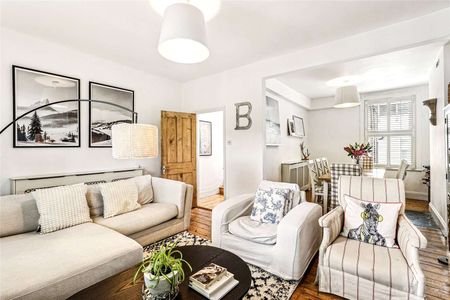 A beautifully presented four bedroom home with a wonderful west-facing garden and stunning roof terrace, - Photo 5