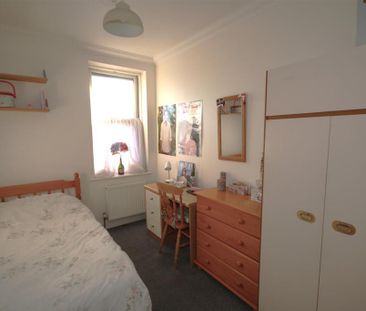 6 bedroom end of terrace house to rent - Photo 5