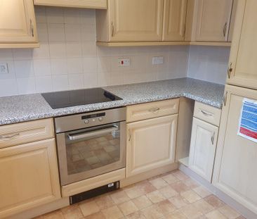 2 bedroom ground floor flat to rent - Photo 3