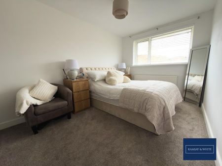 3 bedroom semi-detached house to rent - Photo 5