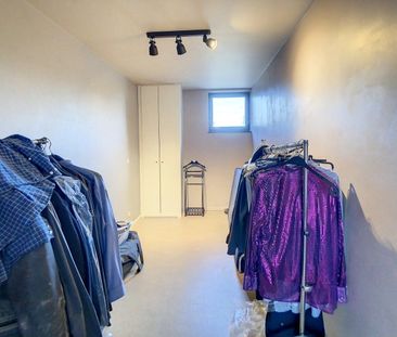 Goed gelegen appartement met 2 slaapkamers, terras en autostaanplaa... - Photo 3