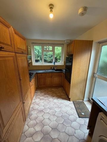 3 bedroom semi-detached bungalow to rent - Photo 5